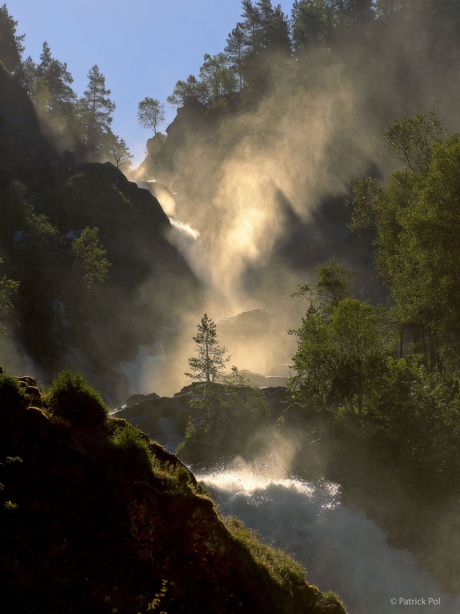 De waterval Låtefossen