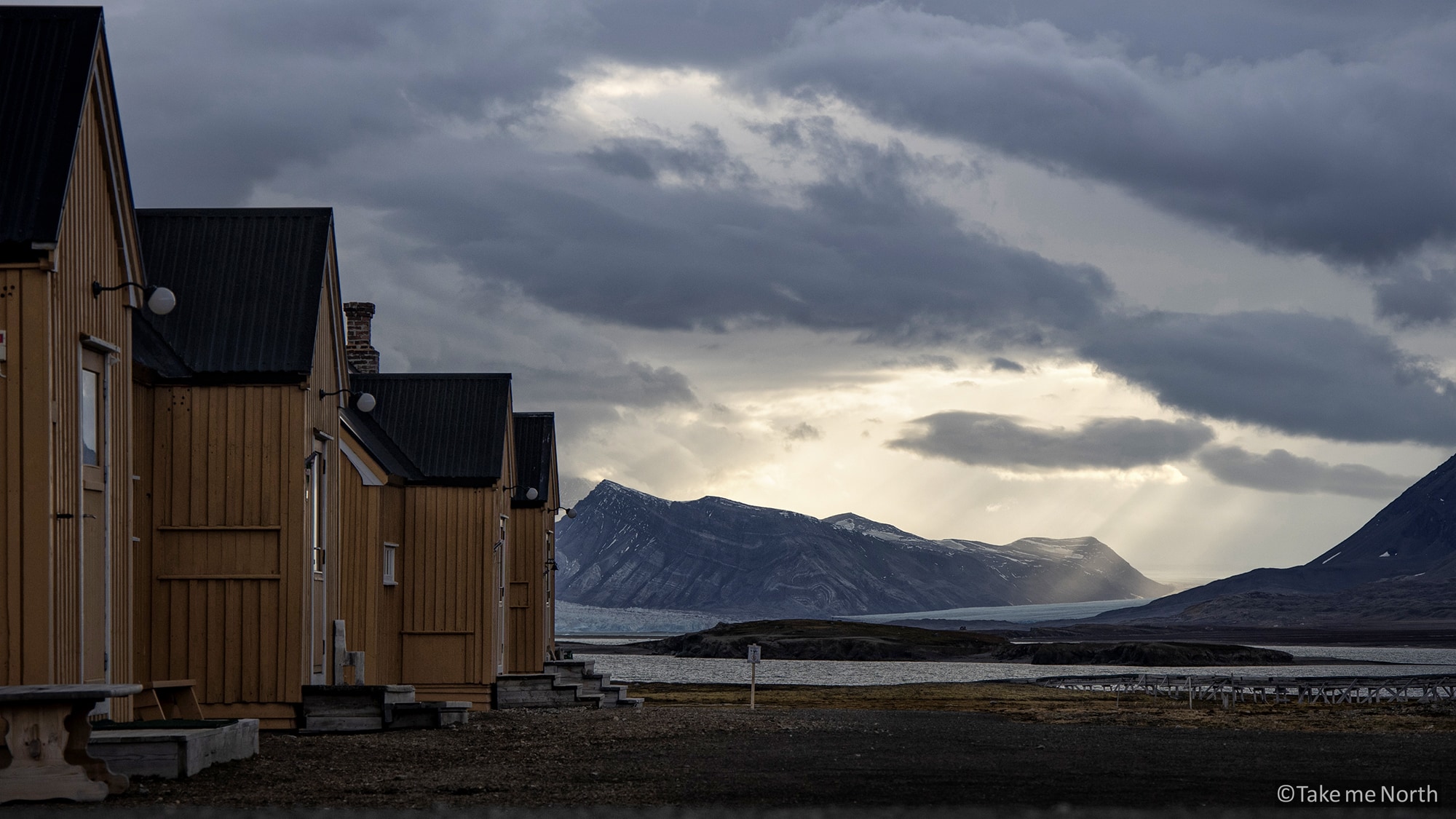 De London Houses in Ny Ålesund, tegenwoordig gebruikt door de Universiteit van Groningen (RUG).