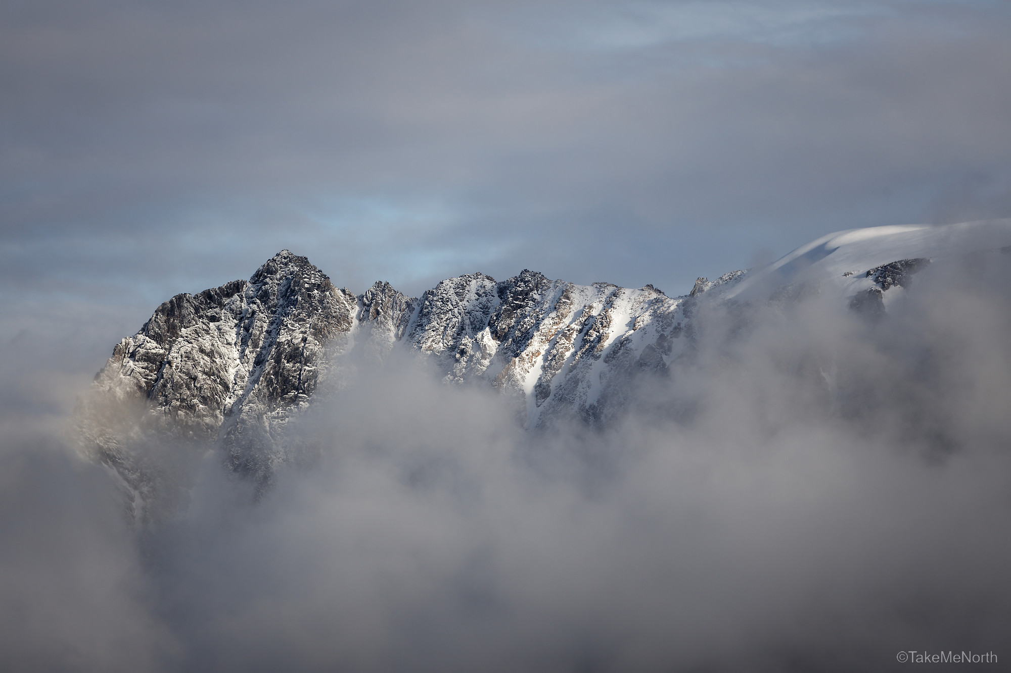 The sharp mountain ridges at the west coast of Spitsbergen that gave the island its name.